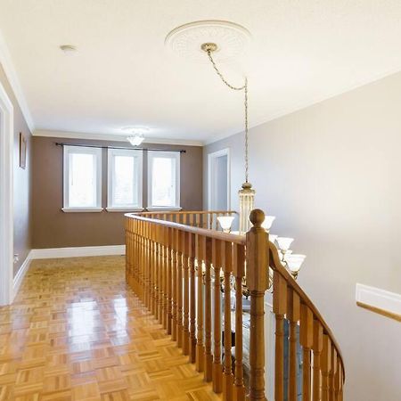 Beautiful Home 4 Bed, 3 Bath, Garage, Backyard! Mississauga Exterior photo