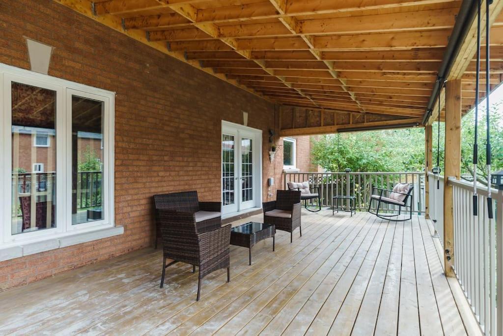Beautiful Home 4 Bed, 3 Bath, Garage, Backyard! Mississauga Exterior photo