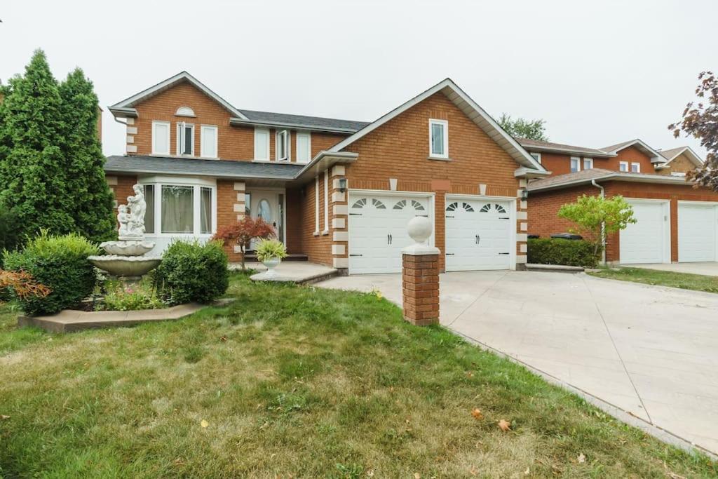 Beautiful Home 4 Bed, 3 Bath, Garage, Backyard! Mississauga Exterior photo