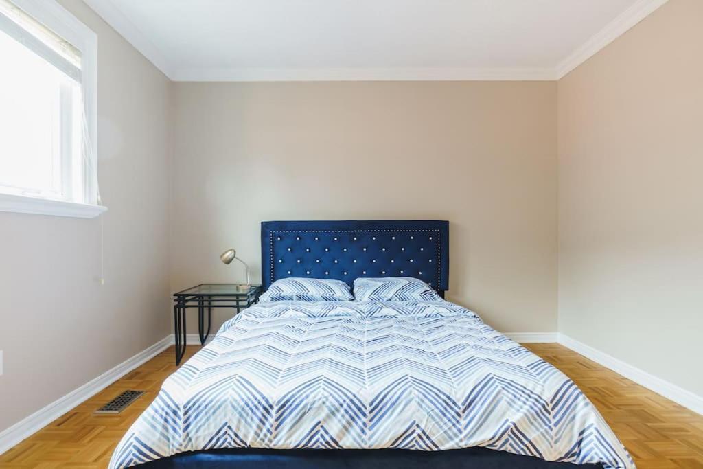 Beautiful Home 4 Bed, 3 Bath, Garage, Backyard! Mississauga Exterior photo