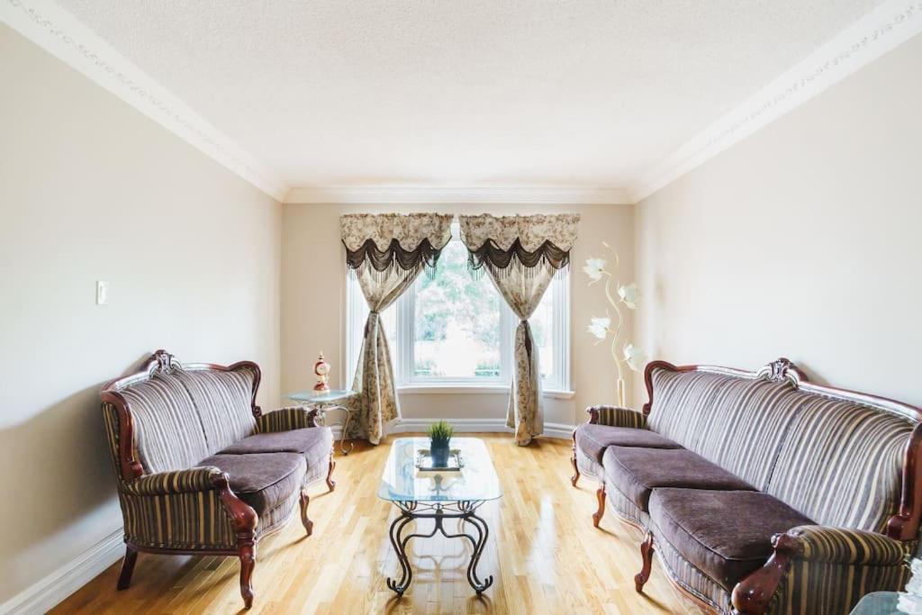 Beautiful Home 4 Bed, 3 Bath, Garage, Backyard! Mississauga Exterior photo