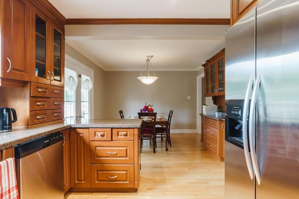 Beautiful Home 4 Bed, 3 Bath, Garage, Backyard! Mississauga Exterior photo