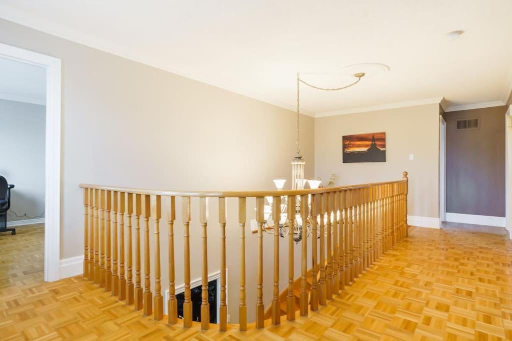 Beautiful Home 4 Bed, 3 Bath, Garage, Backyard! Mississauga Exterior photo