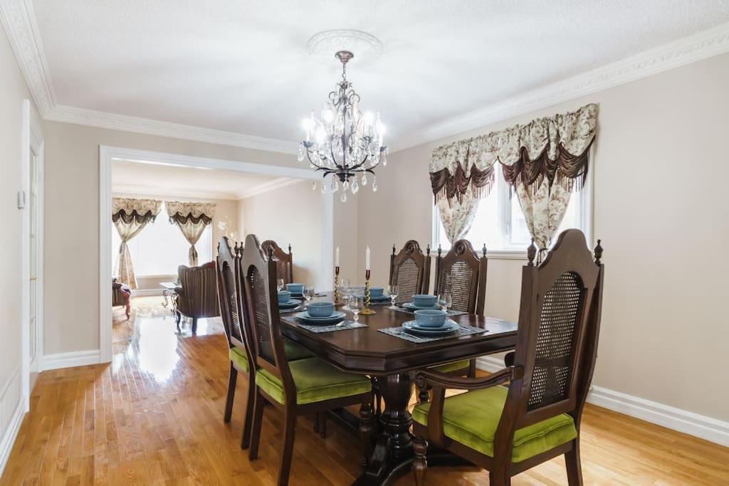 Beautiful Home 4 Bed, 3 Bath, Garage, Backyard! Mississauga Exterior photo